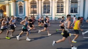 Марафон «Белые ночи» в Санкт-Петербурге.