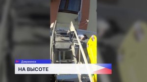 Женщина упала с пятого этажа на крышу балкона третьего в Дзержинске