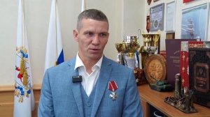 Евгений Люлин принял участие в награждении бойца СВО