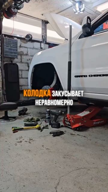 Почему бьет руль при торможении: причины, кроме кривых тормозных дисков смотреть онлайн