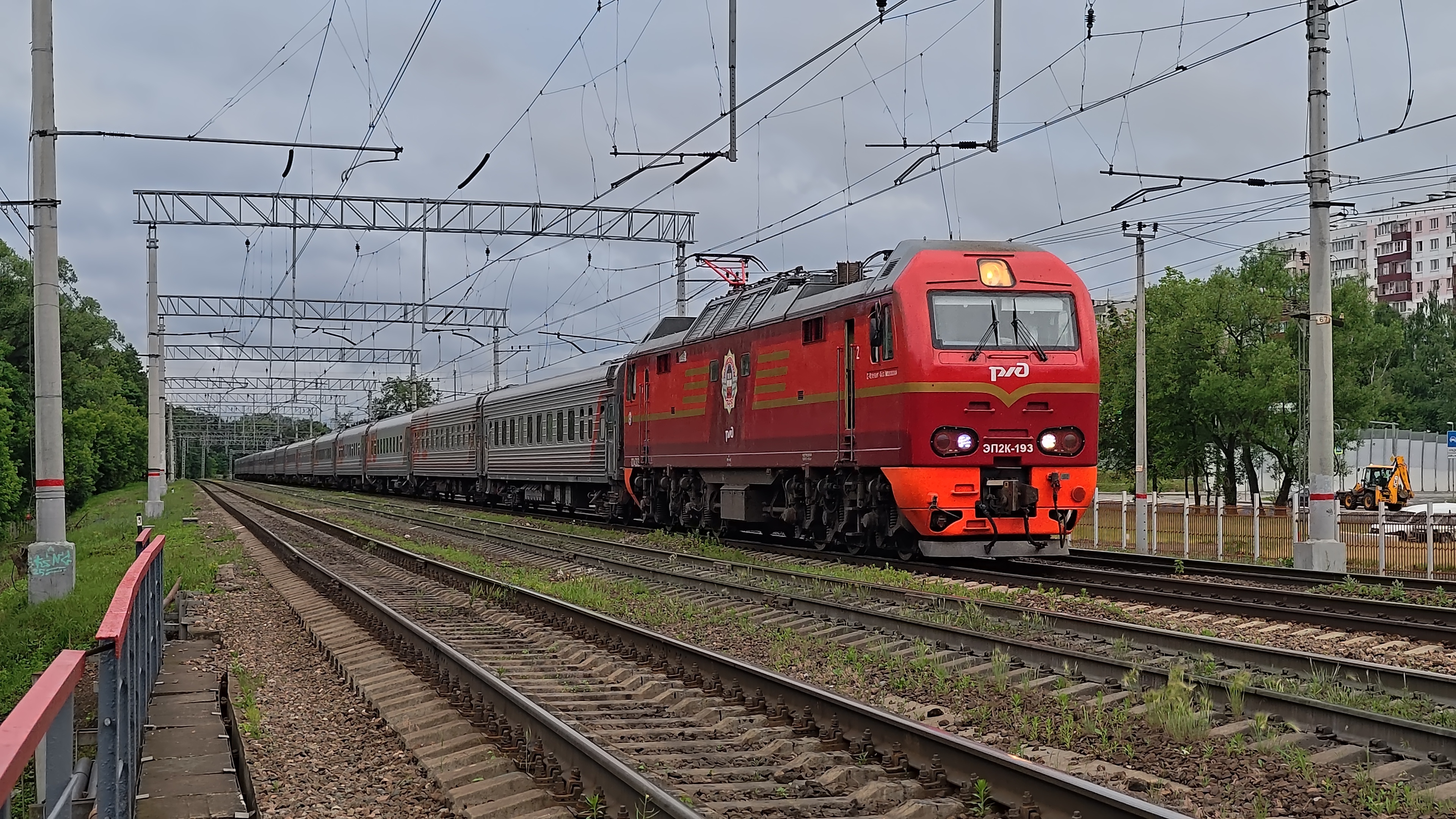 ЭП2К-193 с поездом №120 Белгород–Санкт-Петербург