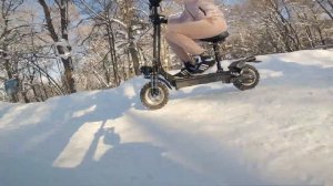 Электросамокаты зимой Kugoo M5 vs Kugoo M4 Pro . Кто быстрее даст дуба, я или самокаты?
