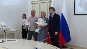 Магомед Рамазанов наградил 14 дагестанских семей в День семьи, любви и верности