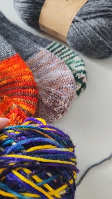 Стопочка растёт... 🧶🧦 смотреть онлайн