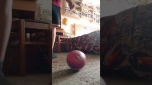 попадает точно в цель