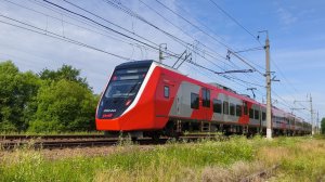 ЭС104 045 «Финист» сообщением Санкт-Петербург - Ораниенбаум 1, отправляется от станции Стрельна