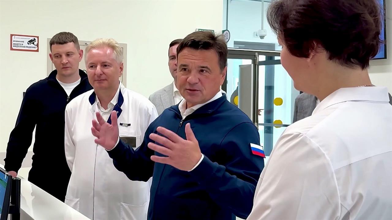 Губернатор Подмосковья Андрей Воробьев проверил, как организована работа новой поликлиники в Ноги... смотреть онлайн