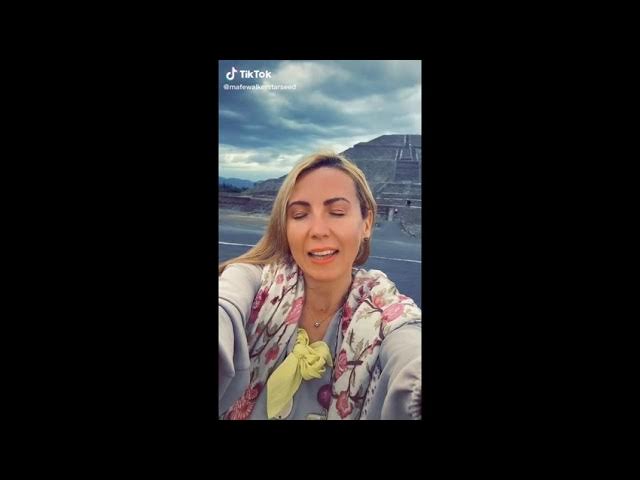 Женщина общается на "внеземном" языке смотреть онлайн