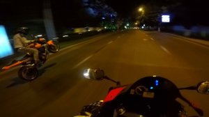 На мотоцикле Honda Cbr600rr под музыку.