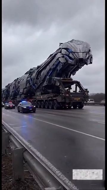 в Петербурге был замечен гигантский робот змей толко вопрос............против кого он нужен смотреть онлайн