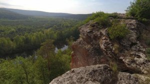 Девушка погибла при падении со скалы Желтый камень в Пермском крае