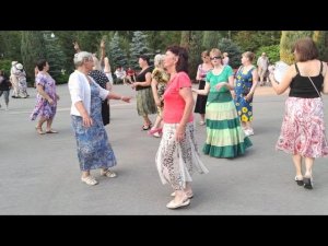 Лишь ты одна Танцы 🕺🕺🕺 в парке Горького Харьков Июль 2021