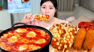 Мукбанг - курица и острая лапша и сырные закуски - звуки еды