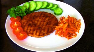 Большая мясная котлета плескавица.