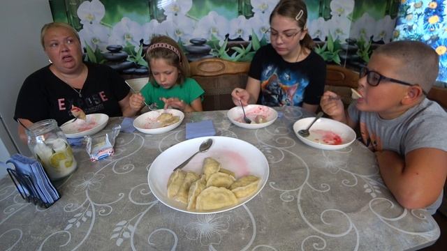мукбанг. вареники с малиной