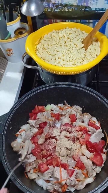 Жареное мясо с овощами