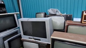 Привёз кучю телевизоров.