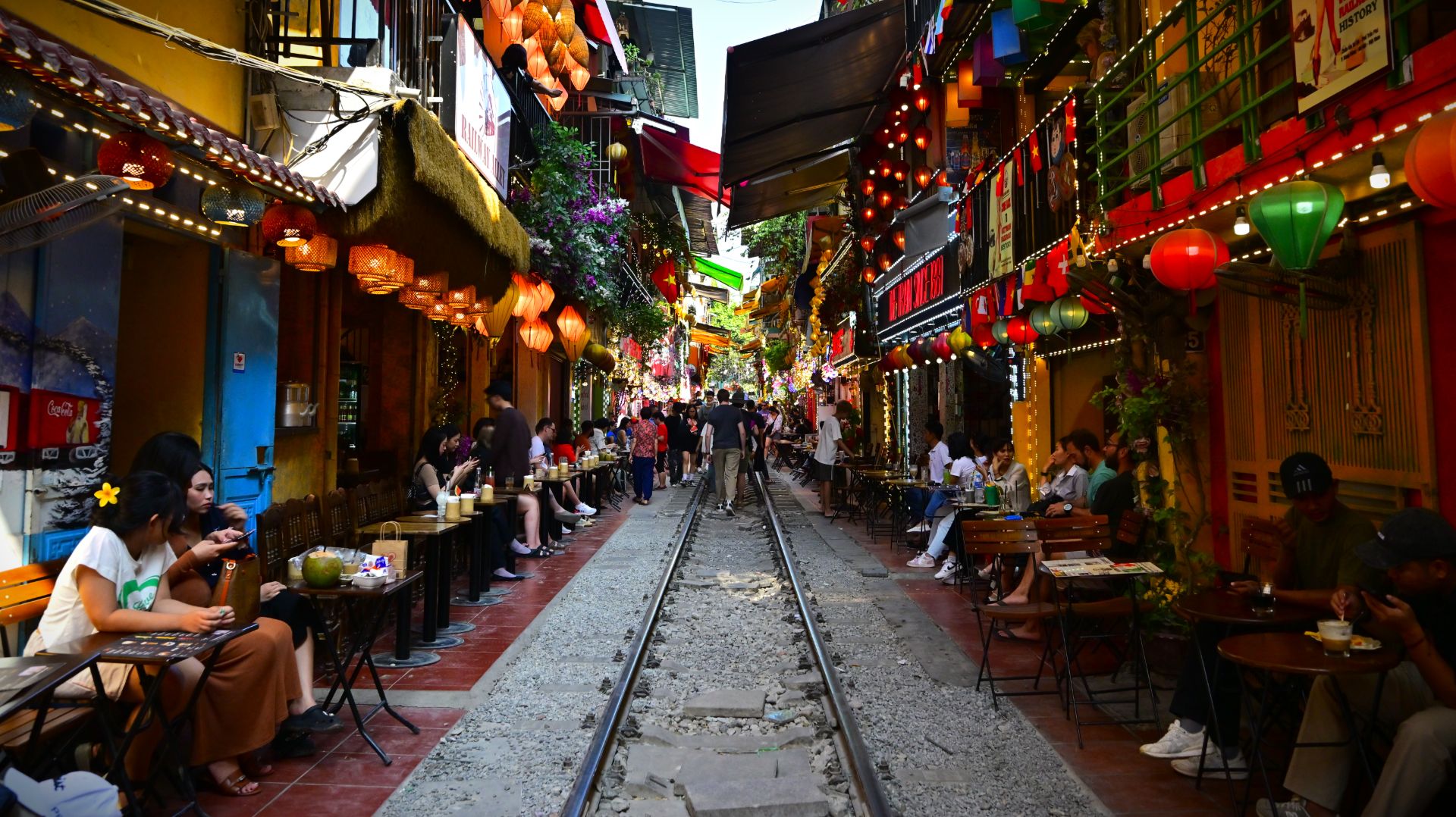 The Train Street | Ha Noi, Vietnam смотреть онлайн