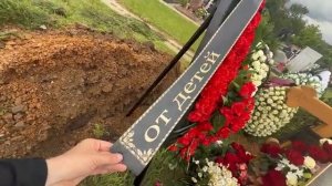 УМЕРЛА АРТИСТКА ЖЕМЧУЖНАЯ. ДРУЗЬЯ И РОДНЫЕ НЕ СДЕРЖИВАЛИ СЛЁЗ НА МОГИЛЕ ЕКАТЕРИНЫ ЖЕМЧУЖНОЙ