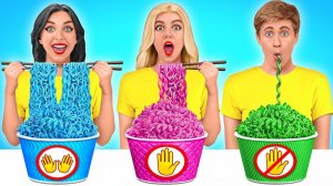 Едим Без рук vs Одной рукой vs Двумя руками Челлендж #3 # Смешные ситуации с едой от Multi DO