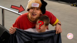 Вы это заметили во 2-й день BTS в Лондоне? Неожиданный момент с Ви, Арми задают вопросы!
