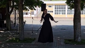 Фатима Азаматова представила зрителям вокальное попурри