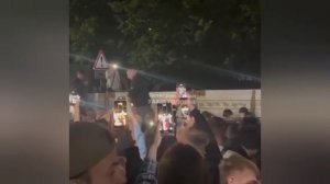 Во Львове свиньи ТЦК попытались похитить мужчину. Собралась толпа в сотни человек,и произошло нахрюк