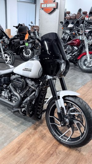 + 2021 HD Sport Glide ABS Club-Style Black&White 3K (VIN 5HD***7824)
