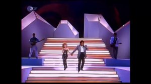 Jermaine Jackson & Pia Zadora – When the Rain Begins To Fall