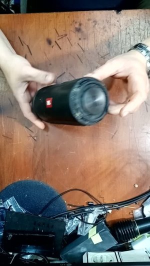 Типовая проблема портативных колонок JBL Charge 2. Не включается после падения.