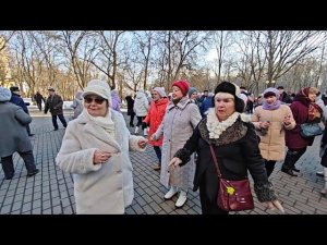 23.02.25г...«Если бы не Ты!»... звучит на танцполе в Гомельском парке...