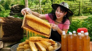 Разливаю свежий мёд по бутылкам и собираю кормовые бобы для деревенского рынка