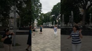 20260709 Дискофитнес Народная дискотека Жители Орла танцуют у фонтана город Орёл ПКиО блютус колонка
