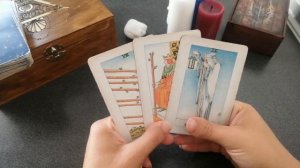 Почему он молчит? Не звонит, не пишет, не отвечает. ТАРО ОНЛАЙН