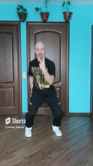 УЧИМ ПРОСТОЙ ТАНЕЦ НОГАМИ! #shorts #шаффл #shuffledance #танцы #dance #обучение