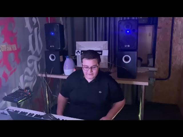 ШАНДРО КРЫМ ПАЛЬЧИКАМИ ДРОЖЬЮ ПО ЩЕКЕ (Official Video) смотреть онлайн