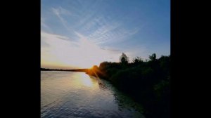 Вечер. Закат. Белый теплоход. Мечты о любимом