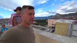 Влог в палатке на море Нашли ЗАБРОШЕННЫЙ КОРАБЛЬ Что внутри Лев и Глеб такого не ожидали