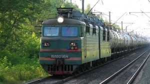 ВЛ80С-164 с грузовым поездом и приветливой бригадой следует через о.п. Сартаково