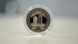 Коллекционные серебряные монеты к 30-летию парламента выпустили в Казахстане