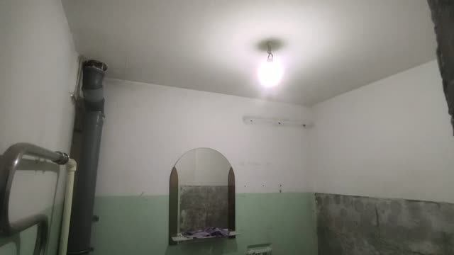 Как клеить плитку в ванной своими руками.