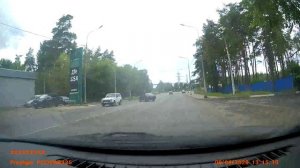Воронеж.Очередь за бензином закрывает полосу для движения.