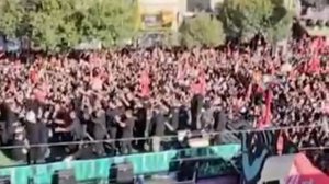 Тысячи человек участвуют в церемонии прощания с Али Хаменеи перед его захоронением в родном городе