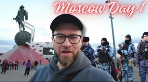 Иностранец в Москве. Идет на футбольный матч «Спартака»