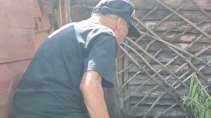 Д. МАТВЕЙ ПЕРЕЖИВАЕТ .