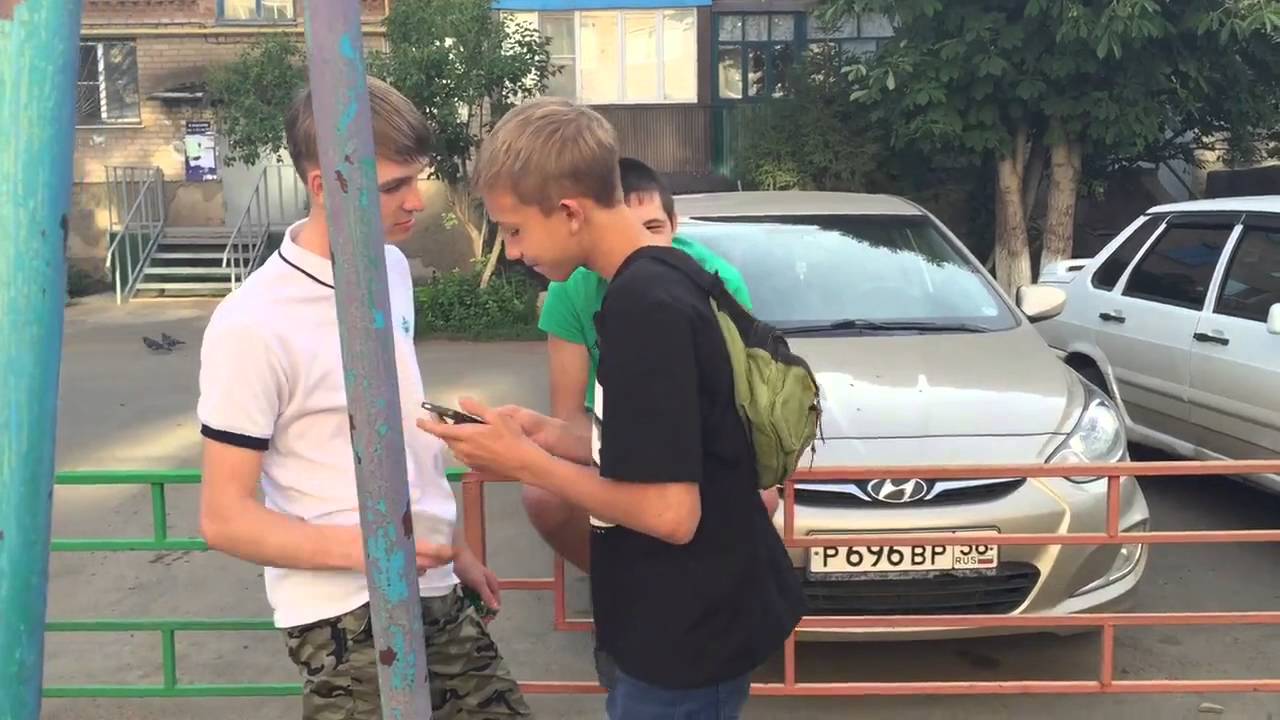 Отжал телефон не моргнув глазом! смотреть онлайн