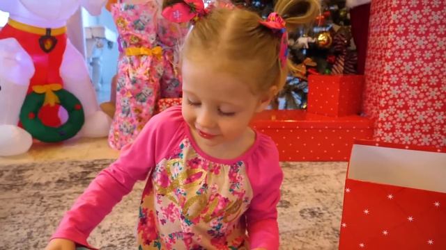 Настя и подарки - сборник видео про Новый год и Рождество смотреть онлайн