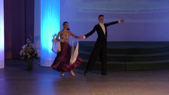 Бальные танцы на открытие творческого сезона в ДК Современник (22.10.2017) смотреть онлайн