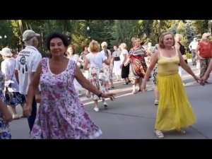 КАРЕГЛАЗАЯ КОЛДУНЬЯ! СЧАСТЛИВЫЕ МОМЕНТЫ ИЗ ПАРКА ГОРЬКОГО ХАРЬКОВ ТАНЦЫ