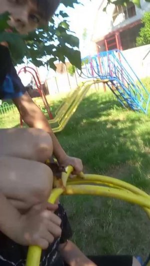 два дебила сидят в вертолете